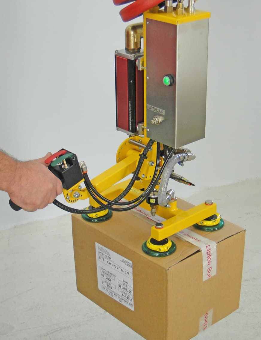 Carton Box Handling Solutions – Vacuum & Mechanical Grippers