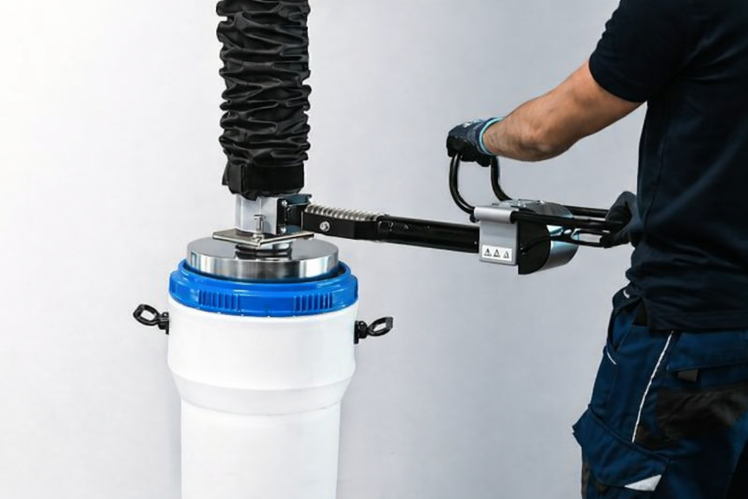 Reliable and Ergonomic Tube Lifters for Industrial Material Handling