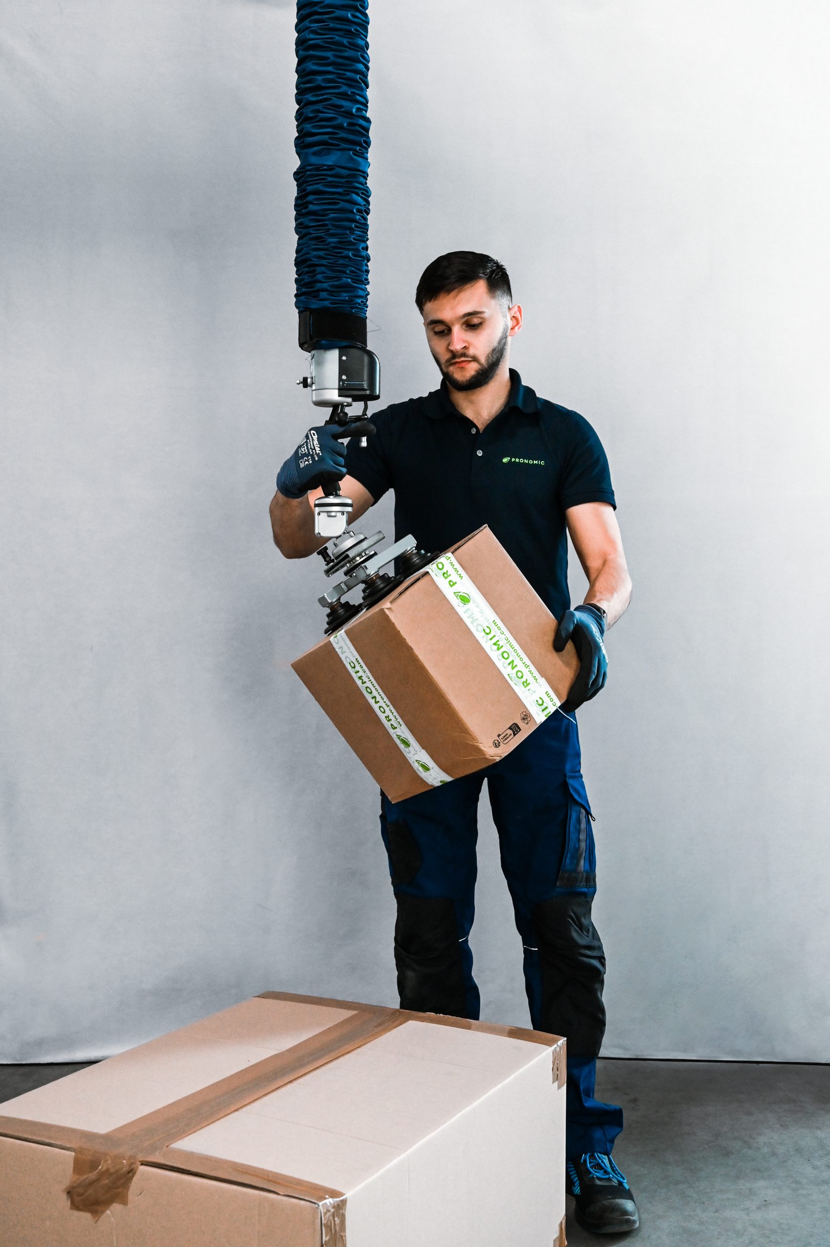 Efficient and Safe Tube Lifters for Boxes and Parcels