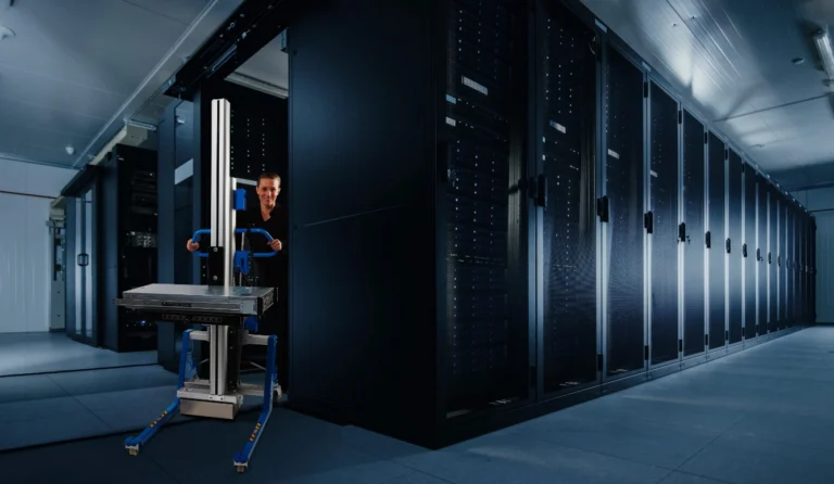175 kg server handling with controlled positioning