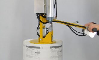 Mechanical reel gripper holding a roll vertically